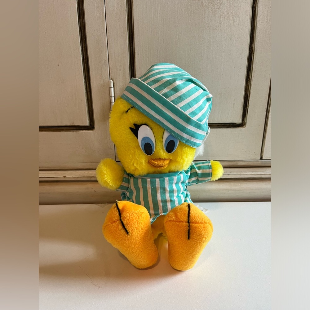 vintage 90’s Looney Tunes Tweety Bird With Pajamas Stuffed animal collectible